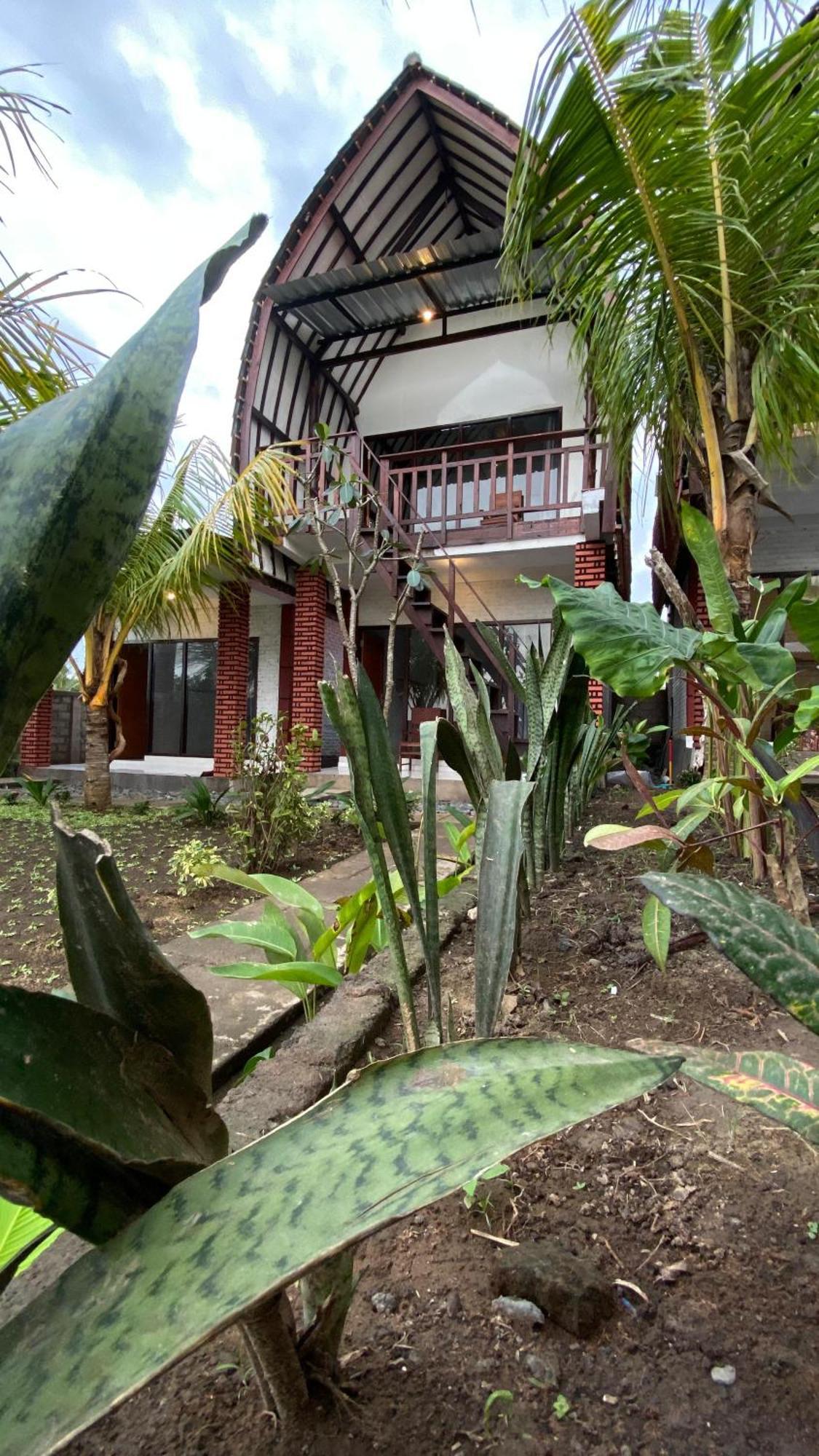 Alen'S Stay&Surf Airsatang Exterior photo